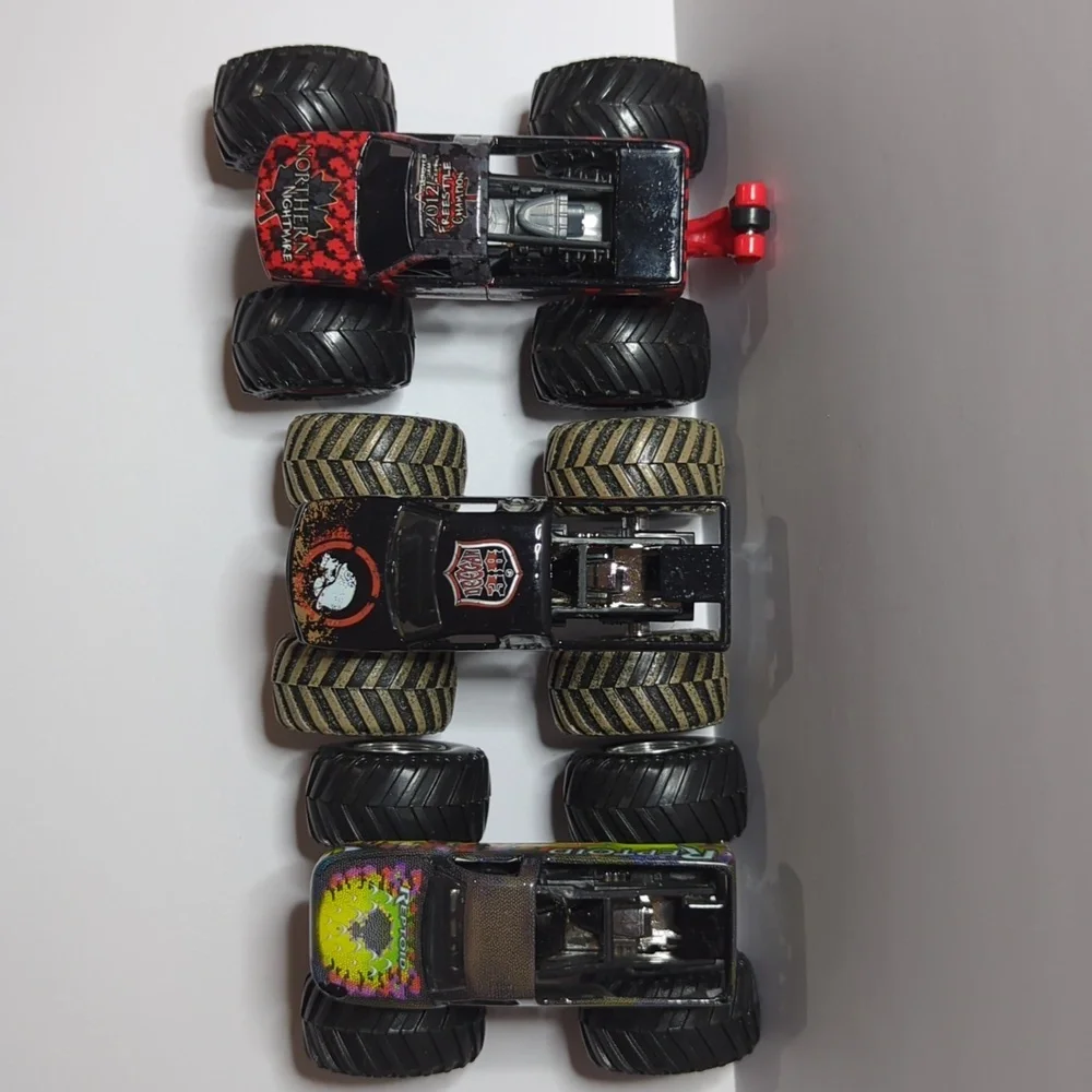 Hot Wheels Monster Jam Monster Trucks Metal Mulisha Reptoid Northern Exposure 64